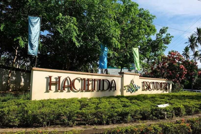 From Manila: Villa Escudero Guided Tour - Waterfall Restaurant lunch: where the show happens while you eat