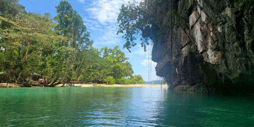 From Puerto Princesa: Underground River Guided Day Trip - Lunch around Sabang Wharf: keep expectations simple