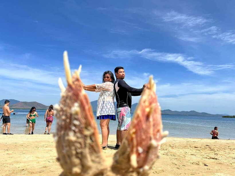 Honda Bay Island: Island Tour with Lunch & Transfer - Cowrie Island picnic lunch on the beach