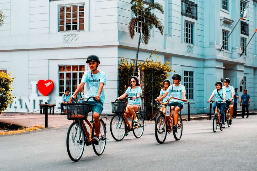 Intramuros, Manila: Historical Bamboo Bike Tour - Puerta del Parian, Manila Cathedral, and Plaza de Roma
