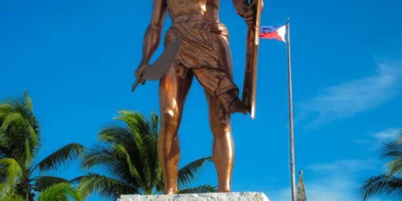 Mactan and Cebu Twin City Tour with Lunch - Cebu City first stop, Magellan’s Cross and the Holy Child basilica