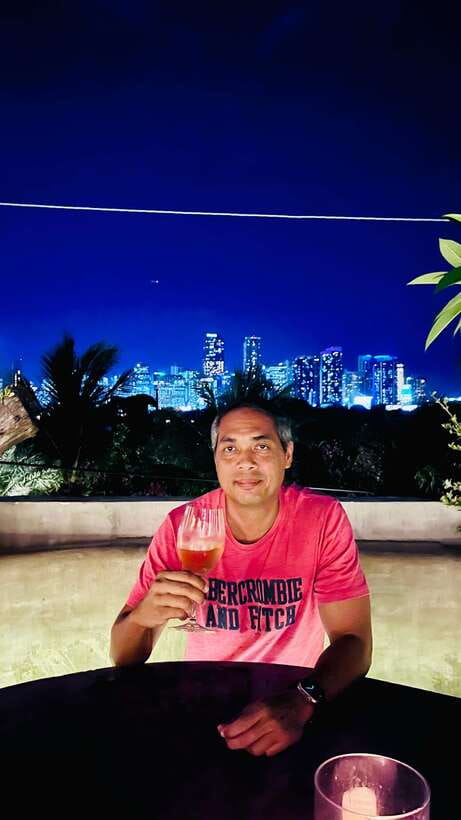 Makati Rooftop Barhopping with Local Guide - Meeting Mari at the City Garden Grand Hotel Rooftop Start