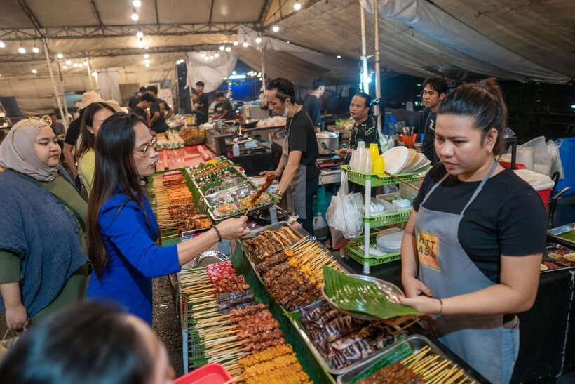 Makati: Street Food Experience with a Local Guide - Dinner included: how to eat enough without wasting your night