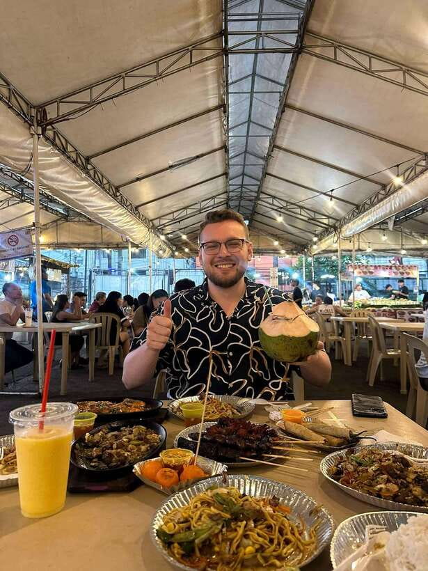 Makati Street food Tour, End with a Rooftop City View - Street Stall Favorites: Skewers, Savory Bites, and Filipino Desserts