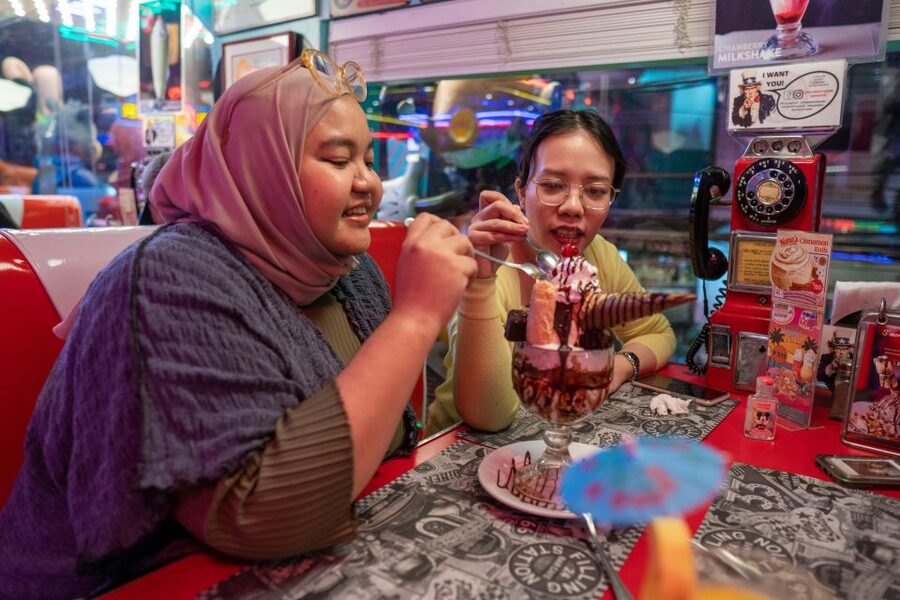 Makati Street food Tour, End with a Rooftop City View - Rooftop City Lights at a 360 Bar: The Best Seat in Manila