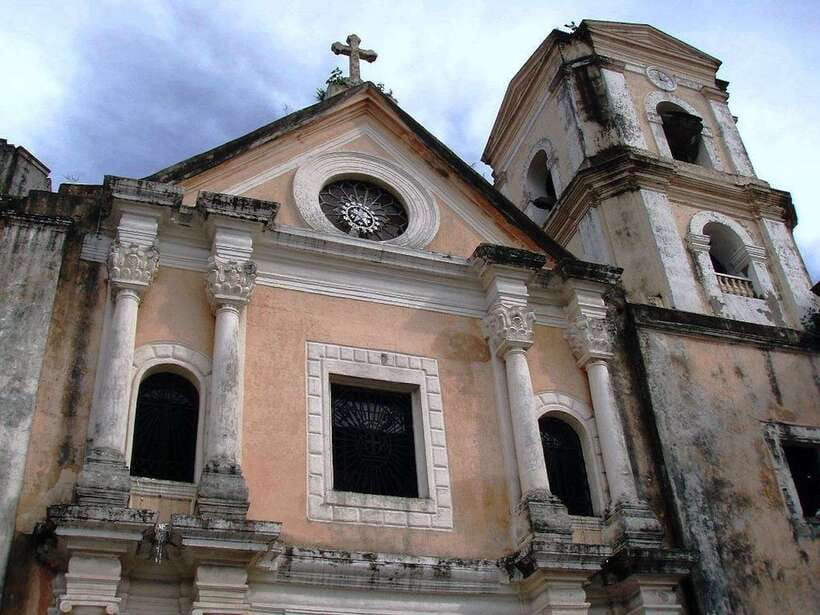 Manila: Filipino Historic Walking Tour in Intramuros - Casa Manila: Seeing the 19th Century Meet East and West