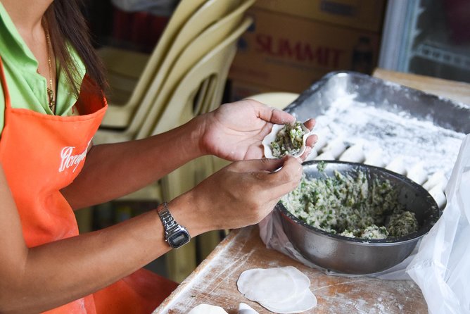 Manila Food Tour: Explore World's Oldest Chinatown - Meeting at Binondo Church, then walking the food beats