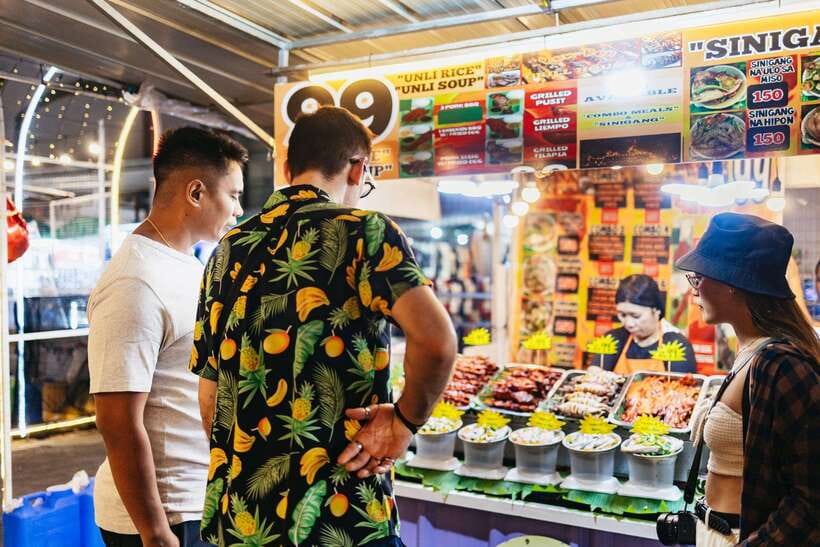 Manila: Guided Night Market Experience - Old Chinatown Neighbors and Binondo Connections