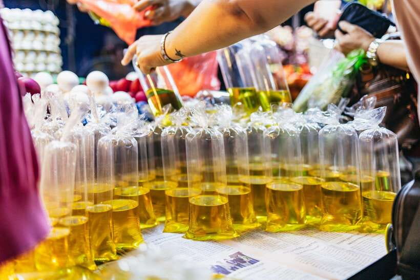 Manila: Guided Night Market Experience - The Guide Makes It Worth It: Floyd and Venus in Action