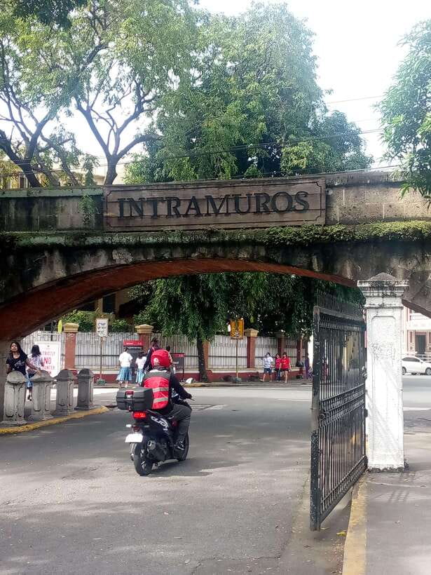 Manila: Intramuros Tour ( Dark) - Bonifacio Shrine at Manila City Hall: finishing with the revolution