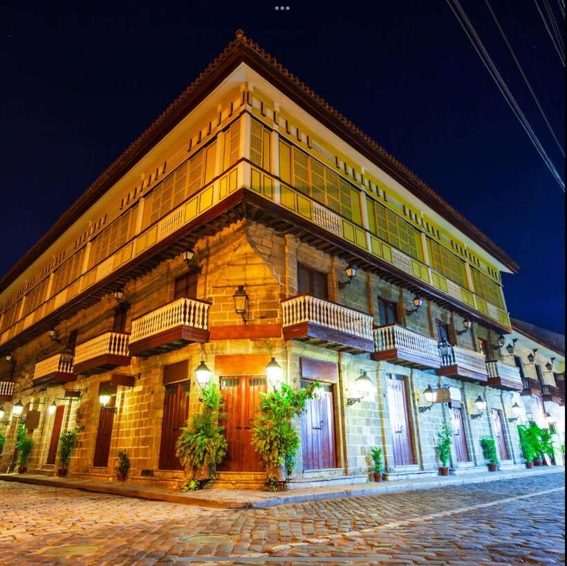 Manila Motorcycle Night Tour - A 3-hour Manila night ride that saves you from traffic hell