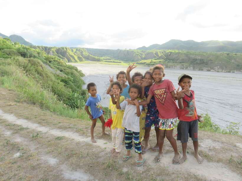 Manila: Mount Pinatubo 4X4 & Hiking Trip - The riverbed trek and the 6 km roundtrip hike: pace, footing, and mud reality