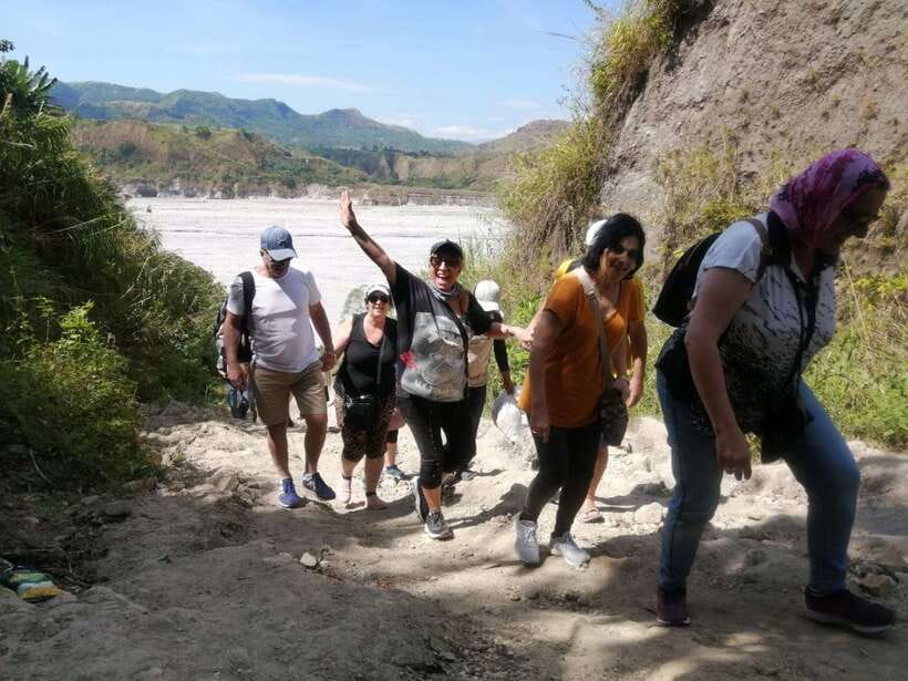 Manila: Mount Pinatubo 4X4 & Hiking Trip - Reaching the crater lake: why the turquoise view is the whole point