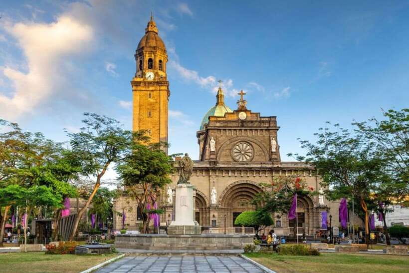 Manila: Private Custom Tour with a Local Guide - How the day flows, from photo stop to guided sightseeing