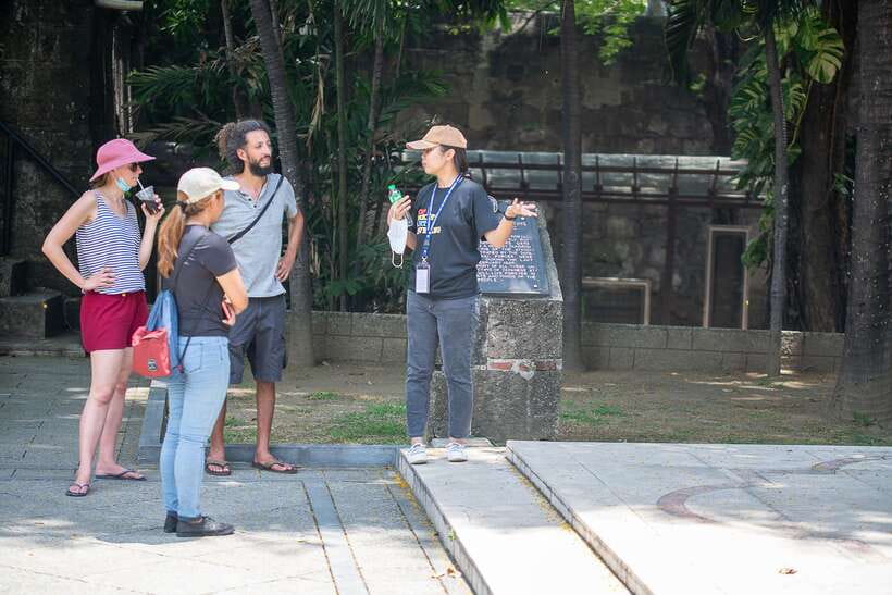 Manila: Sightseeing and Food Walking Tour with Tastings - Food tastings and coffee or treats: how to get the most out of the included bites