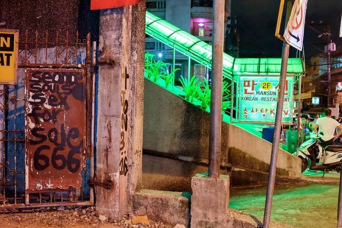 Manila Social and Political Walk - Stop 4: Poblacion, street art, cafes, and the changing face of neighborhoods