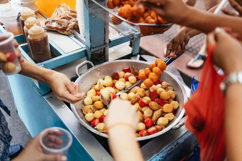 Manila: Street Food and Drinks Walking Tour with Tastings - How the 2-Hour Walk Works (and Why It Feels Local)