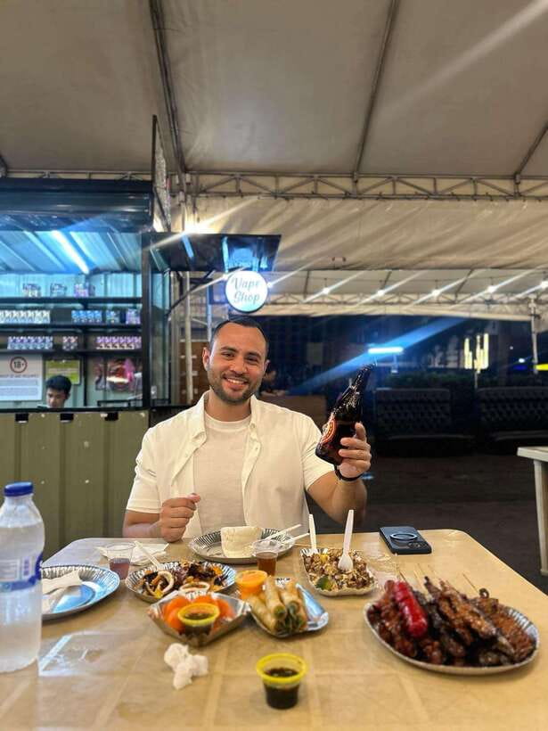 Manila Street food and Night Market Tour - Binondo Chinatown: where you trade grilled street bites for Chinese-Filipino comfort