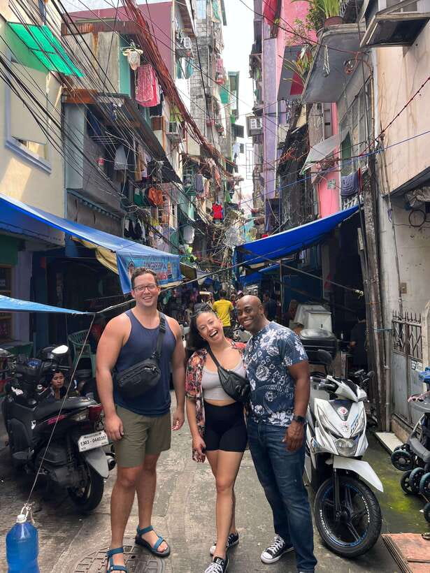 Manila Tour: Tondo Manila and Divisoria Market - Jeepney and tuk-tuk: why this transport matters