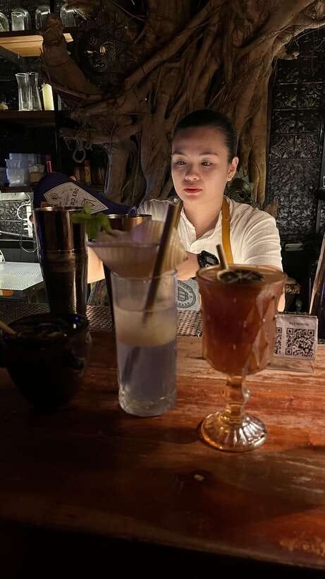 Manila Ultimate Nightlife Pub Crawl - The photoshoot that is built into the night, not tacked on