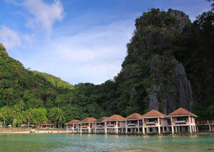 Mystic Shores: El Nido Tour B Adventure - Entalula Island: powdery crescent beach and a calmer ending