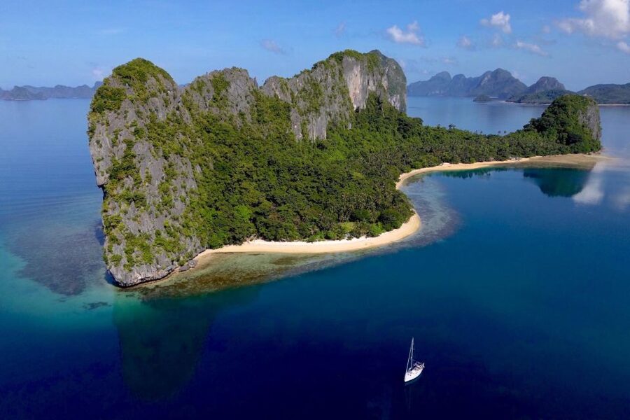 Palawan: Private Sailing Yacht Cruise in El Nido - 10:00 am Departure, Flat Bacuit Bay Cruising, and a 1.5-Hour Run to Malpacao