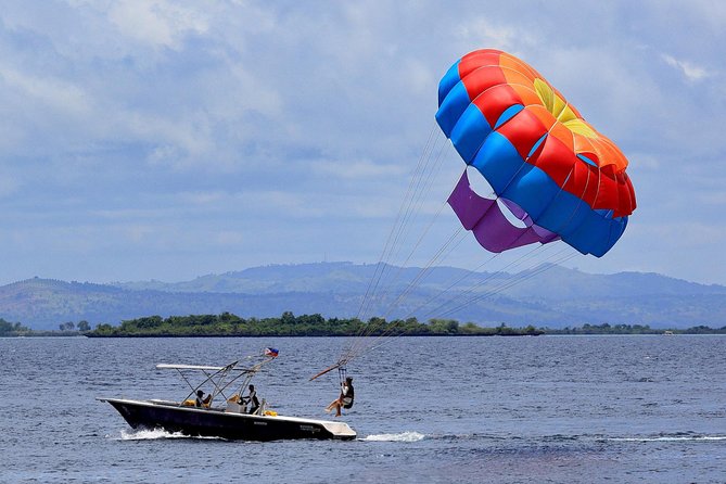 Parasailing - The boat routine: briefing, harness, then lift
