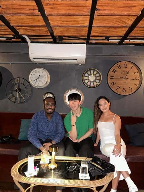 Poblacion Makati Bar Hopping Experience - Second stop: loosen up at a house or techno club