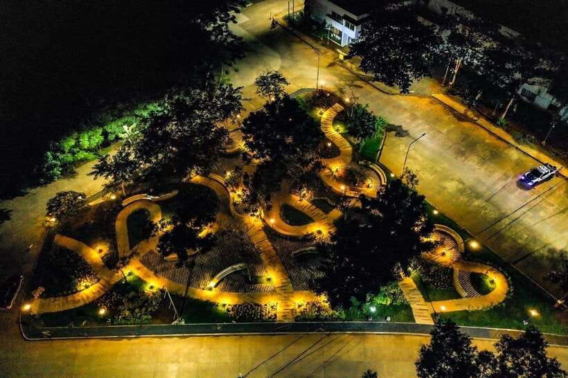 Puerto Princesa: Balayong People's Park with Dinner and Show - Balayong People’s Park at night: more than just fountains