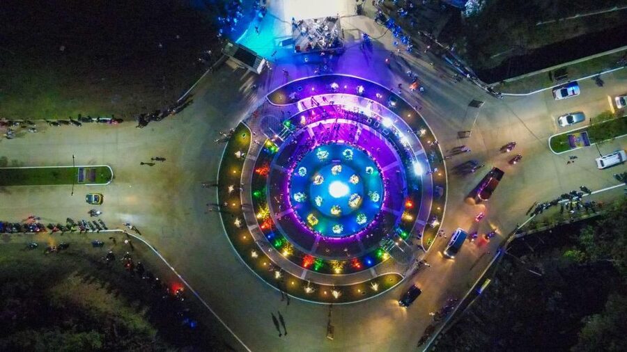 Puerto Princesa: Balayong People's Park with Dinner and Show - Private group with a licensed guide: what that means for you