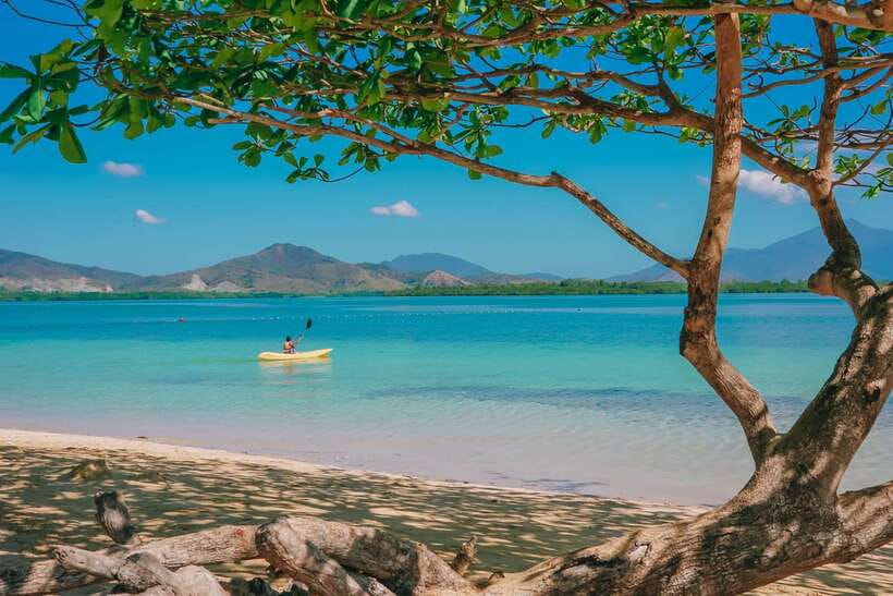 Puerto Princesa: Cowrie Island Guided Day Tour with Meal - First arrival: white sand, cottages by the shoreline, and the beach rhythm
