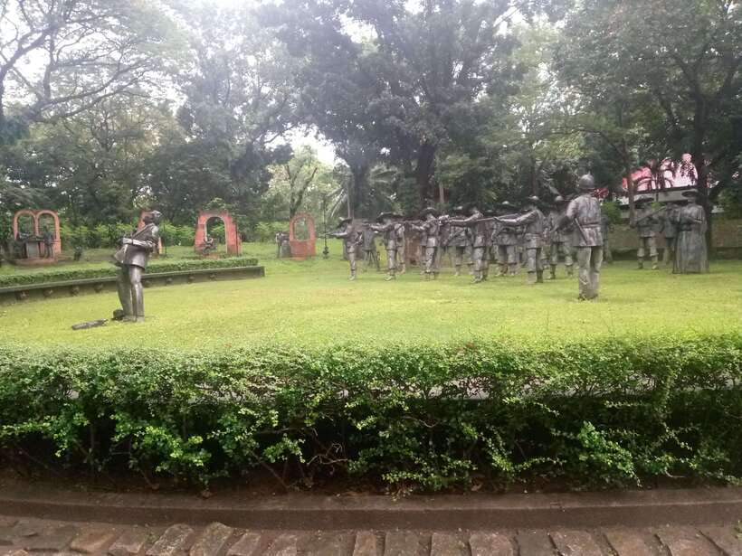 Revolutionary Tour of Manila - Fort Santiago: Prison Cell to Mass Grave, With the Human Scale Kept On Purpose