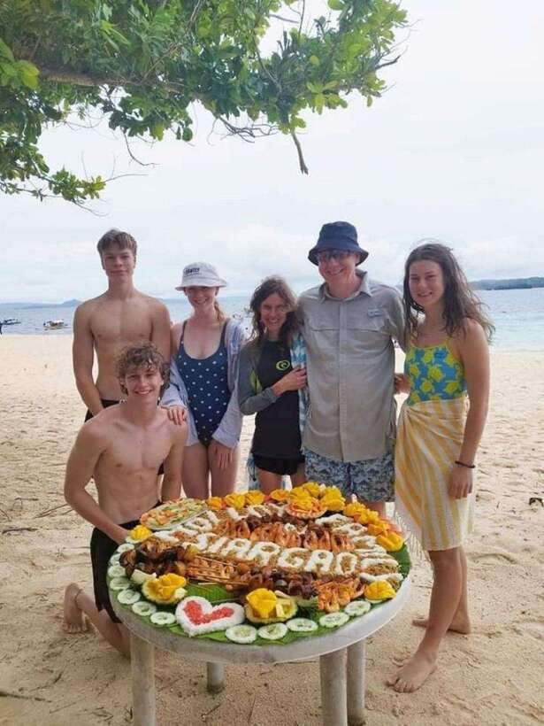 Siargao:Tri Island Hopping Naked Island, Daku, Guyam w/Lunch - Naked Island: the sand time you came for, plus a name that makes sense
