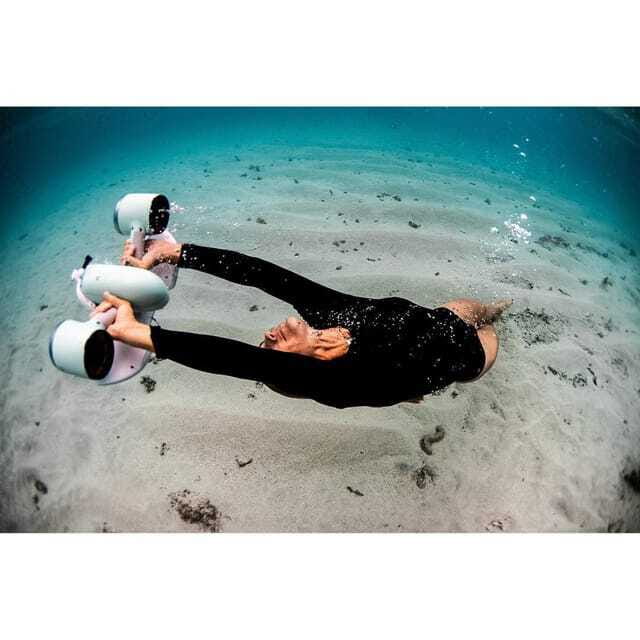 Siargao: Unique Seascooter Exploration in Coral Gardens - The scooter tutorial: how the controls actually work