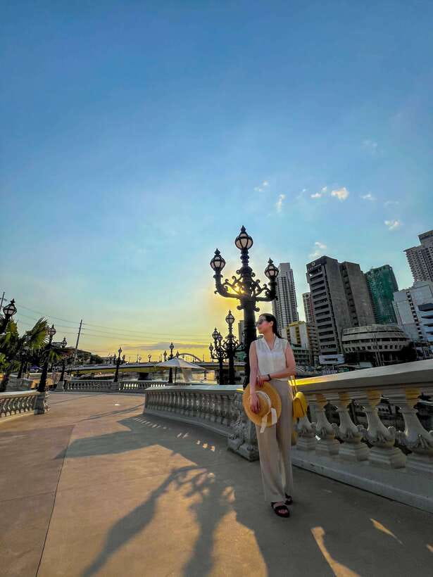 Solo Traveler Friendly Manila Walk w/ Mobile Photography - What to bring for Manila’s weather and walking pace