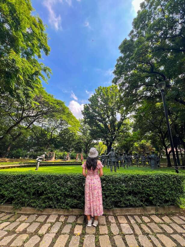 Solo Traveler Friendly Manila Walk w/ Mobile Photography - Rizal Park: open space breaks between museum hours