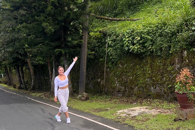 Tagaytay Day Tour sightseeing with Panoramic Taal volcano view - Getting the panoramic Taal Volcano look, weather is the real boss
