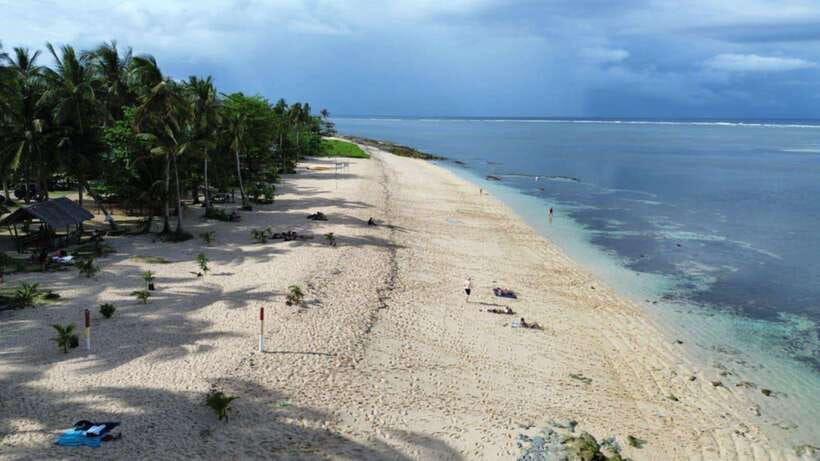Tri island tour: Naked Island, Daku Island and Guyman Island - Daku Island for lunch and the biggest swimming feel